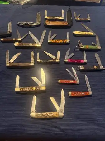 Pocket and hunting knife collection
