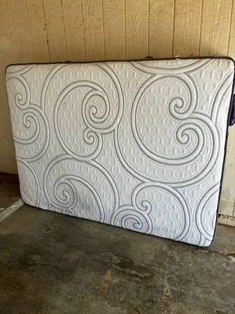 Serta iComfort hybrid queen mattress