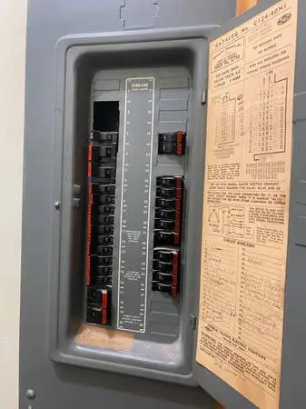 Electric fuse box circuit panel