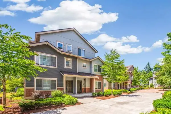 Price Drop On This Move In Ready 5 Bed 3.5 Bath Townhome In Bellevue!