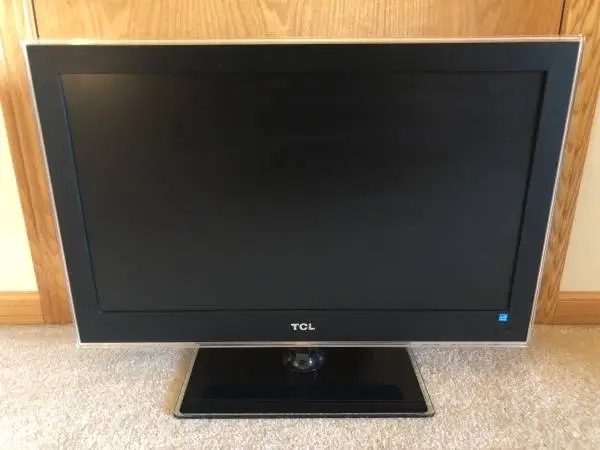 TCL LE24FHDD20 24 Flat Screen HD TV w/ Remote