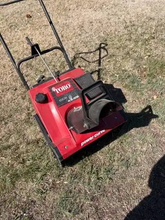 TORO SNOW BLOWER 4.5 HORSE POWER