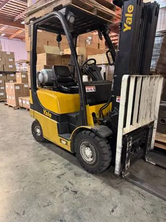 Forklift Yale  3000cap  15 ft pneumatic  4000 hr side  shift propane