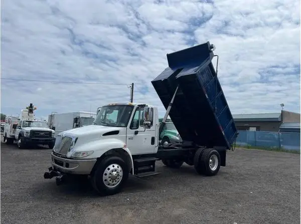 2003 INTERNATIONAL 4400 DUMP TRUCK, DT466 MOTOR, ALLISION AUTO TRANS