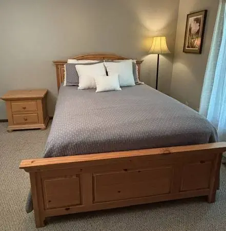 Broyhill Fontana - Queen Size bedroom suit