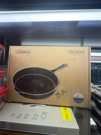 Brand mew Cast Iotn Skillet