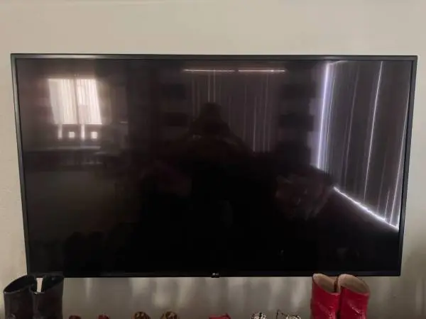 LG Smart TV w/ mount