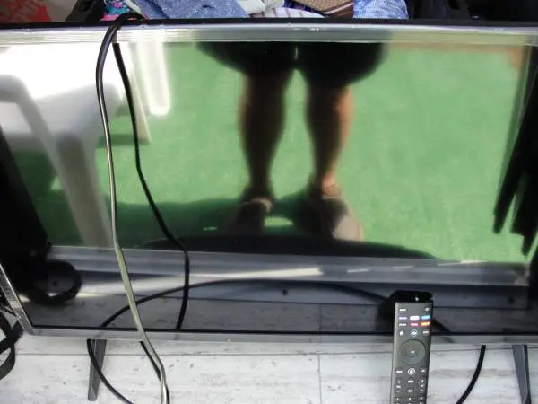 3 TVs