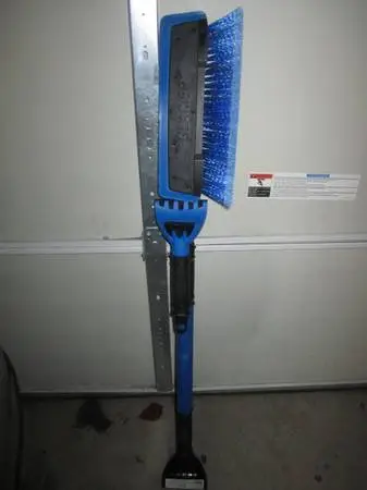 New Subzero Extendable 41in to 58in Snowbroom with Extra Scraper