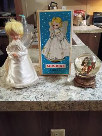 Music Angel,snow globe