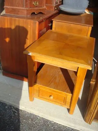 2 stand tables
