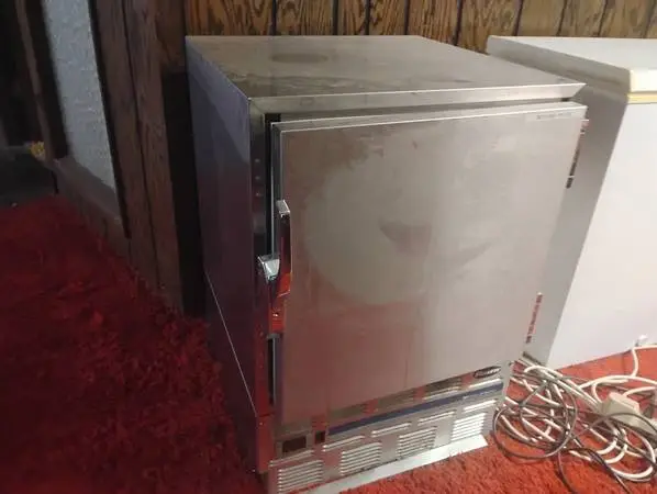 Commercial under counter cooler