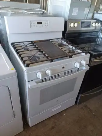 WHIRLPOOL gas stove white