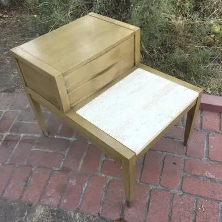 Austere rare 1950s American of Martinsville MCM End Table