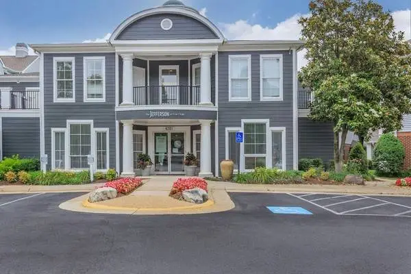 Situated in Fairfax!, 1 bedroom, Carpeted Floors