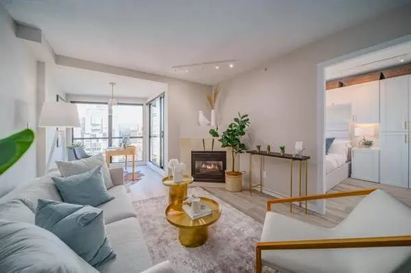 RARELY AVAILABLE 1 BED IN PINACLE BUILDING YALETOWN
