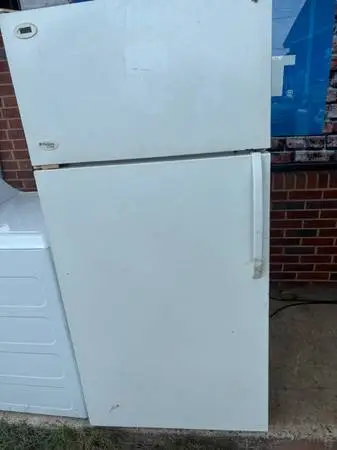 Nice, clean Frigidaire white top and bottom refrigerator