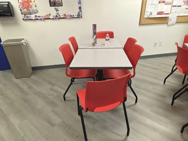 4 CAFETERIA TABLES + 14 CHAIRS ( DELIVERY AVAILABLE )