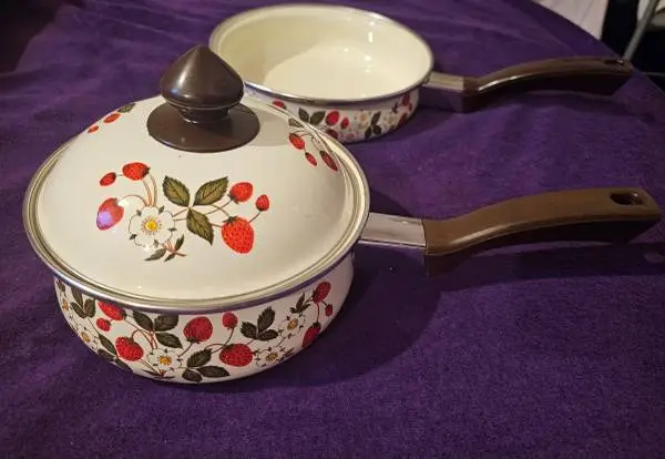Strawberries N Cream pot set