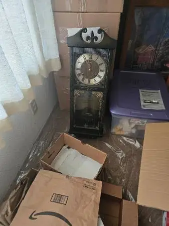 LAMPS/TABLES/CLOCK