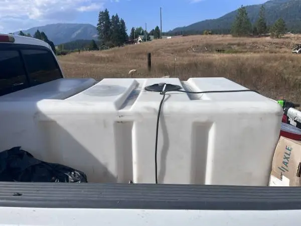 Title: Portable 200–300 Gal Utility / Fresh Water Tank – Fits Standard Truck