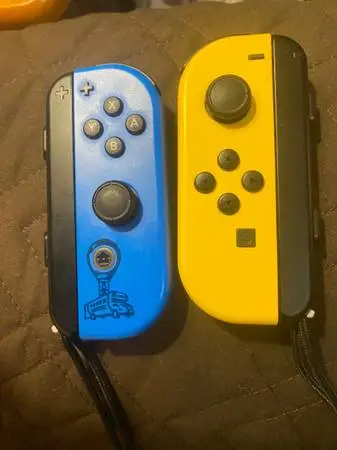 Nintendo Switch Fortnite Wild Cat Joy-Con Controllers Limited Yellow/