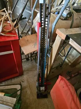 Hi lift jack 48 READ AD FCFS NO HOLDS UNLESS ON YOUR WAY