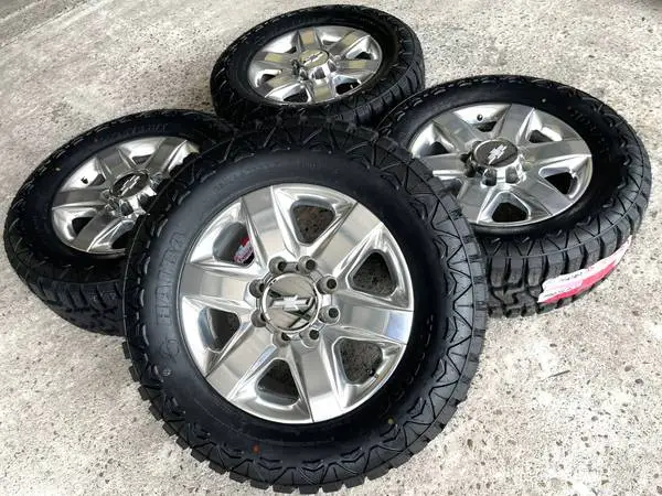 20in Chevy Silverado 2500 HD LTZ Wheels & 35s RT