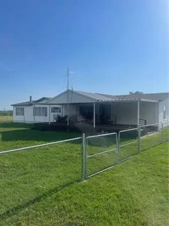 4/2.5 House on a Christmas Tree Farm!