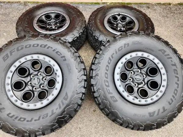 Ford raptor factory 17 beadlock capable wheels and tires new