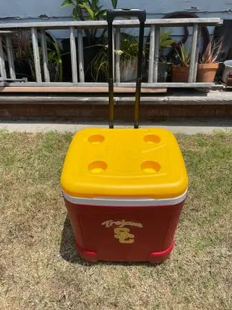 USC Igloo rolling ice chest