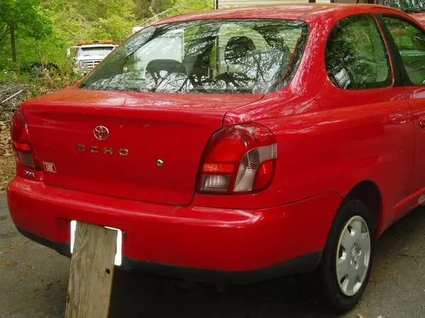 00-02 Toyota Echo Left Taillight