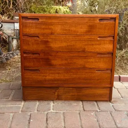 Excellent Vintage teak Danish Modern MCM 4dr Dresser NICE