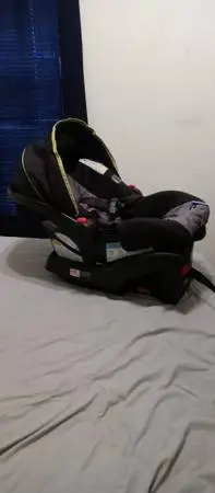 Graco infant car seat with base - snugride 30