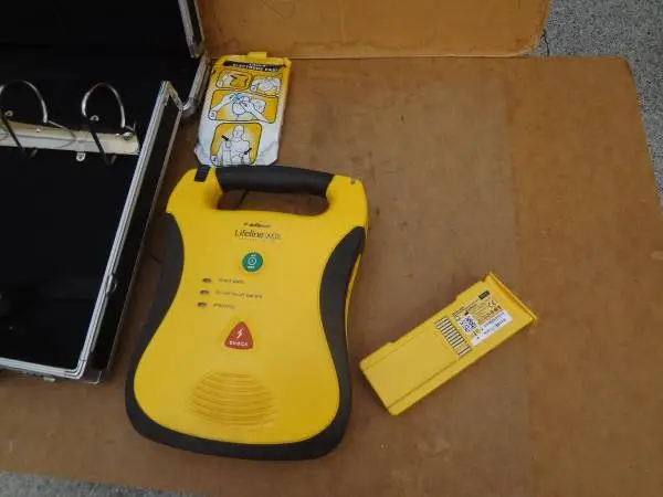 Defibtech Lifeline AED DDU-100A | Semi-Auto Defibrillator & Battery