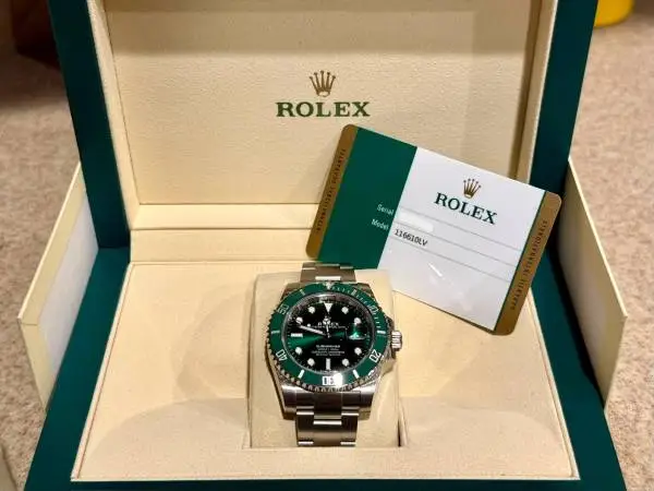 Rolex Hulk 116610 LV w/Card Trades