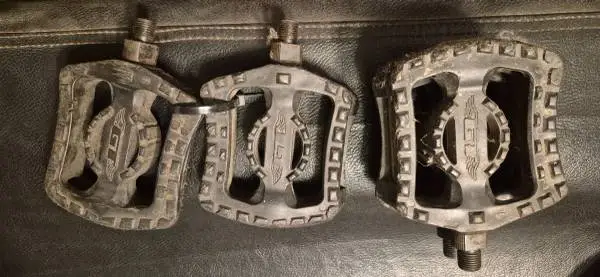 Mid School Vintage GT Pedals