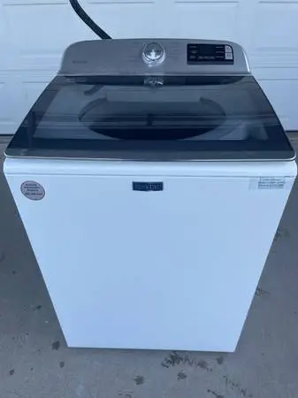 White maytag big body washer