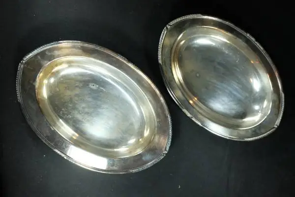VINTAGE ONEIDA SILVER PLATE ROUND SERVING 10.5 CASSEROLE DISH