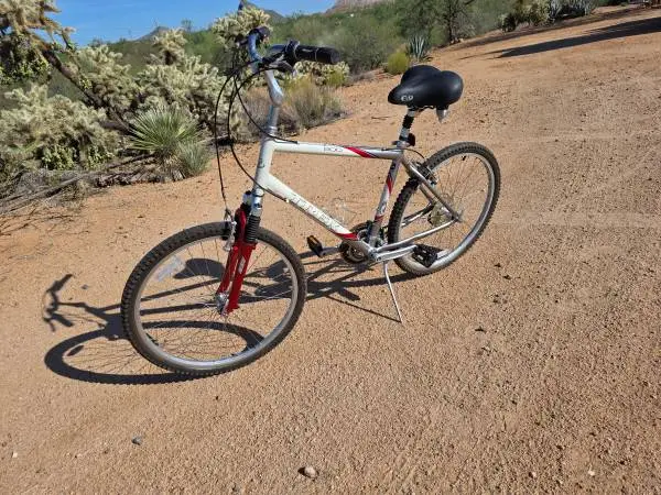 Trek Navigator Hybrid 200 21sp bike