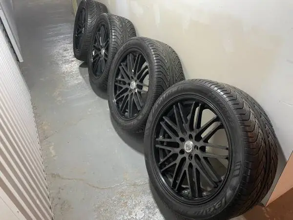 Lexani Luxury 22” Wheels & Tires 305/40R22 $3000 Value