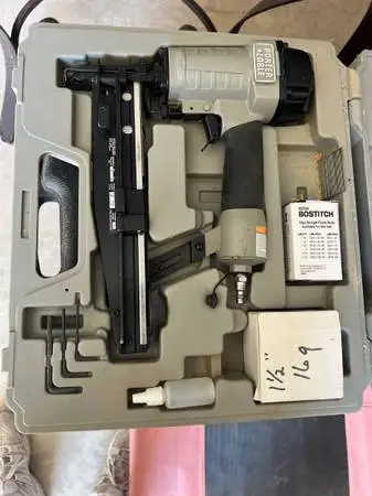 Pneumatic Finish Nailer