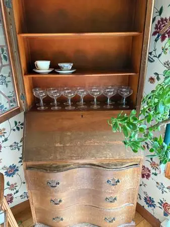 Moving sale