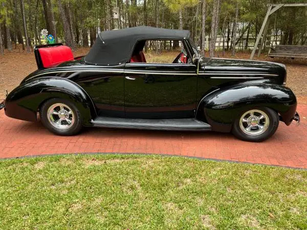 1939 Ford Deluxe Convertible Coupe