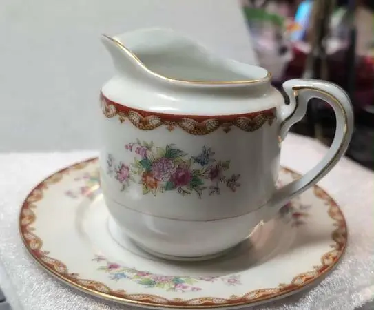 Roslyn by Diamond Bone China Japan Set of 6 small plates and  milk jug