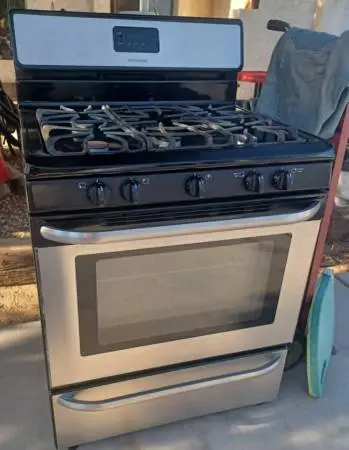 Stove sales Frigidaire / GE