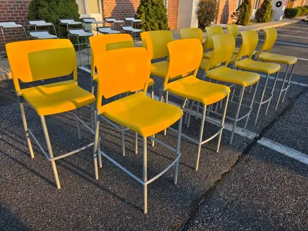 YELLOW BAR HEIGHT STOOLS 💛 ✨️