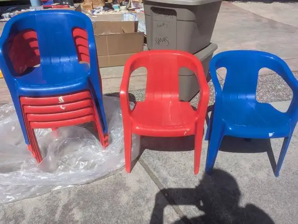 7 toddler plastic chairs, red & blue in excellent condition