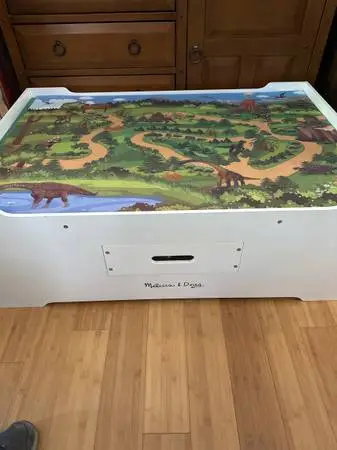 Melissa & Doug play table