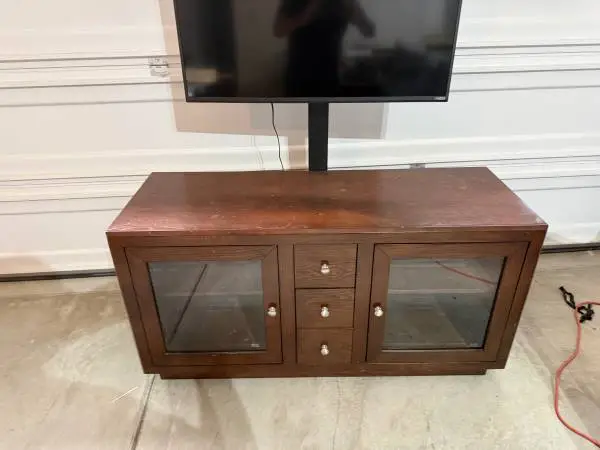 TV STAND / CONSOLE WITH HEAVY DUTY SWIVEL MOUNTING BRACKET